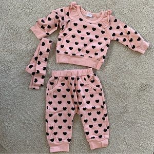New 3 piece set with top bottom and headband 0-3 months, pink hearts